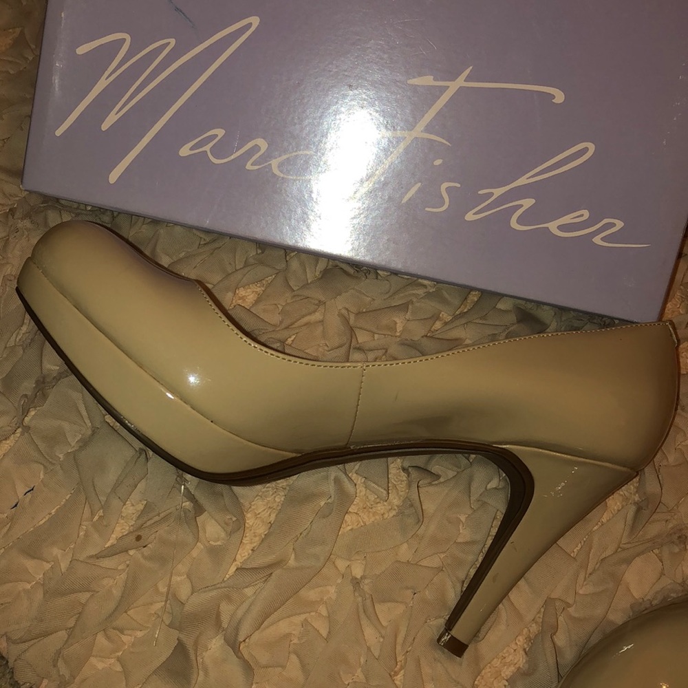Nude patent pumps